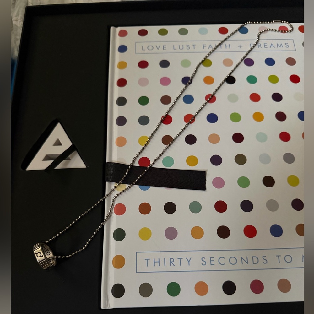 Thirty Seconds to Mars AUTOGRAPHED boxset PROVEHITO IN ALTUM engraved ring chain - Picture 10 of 14